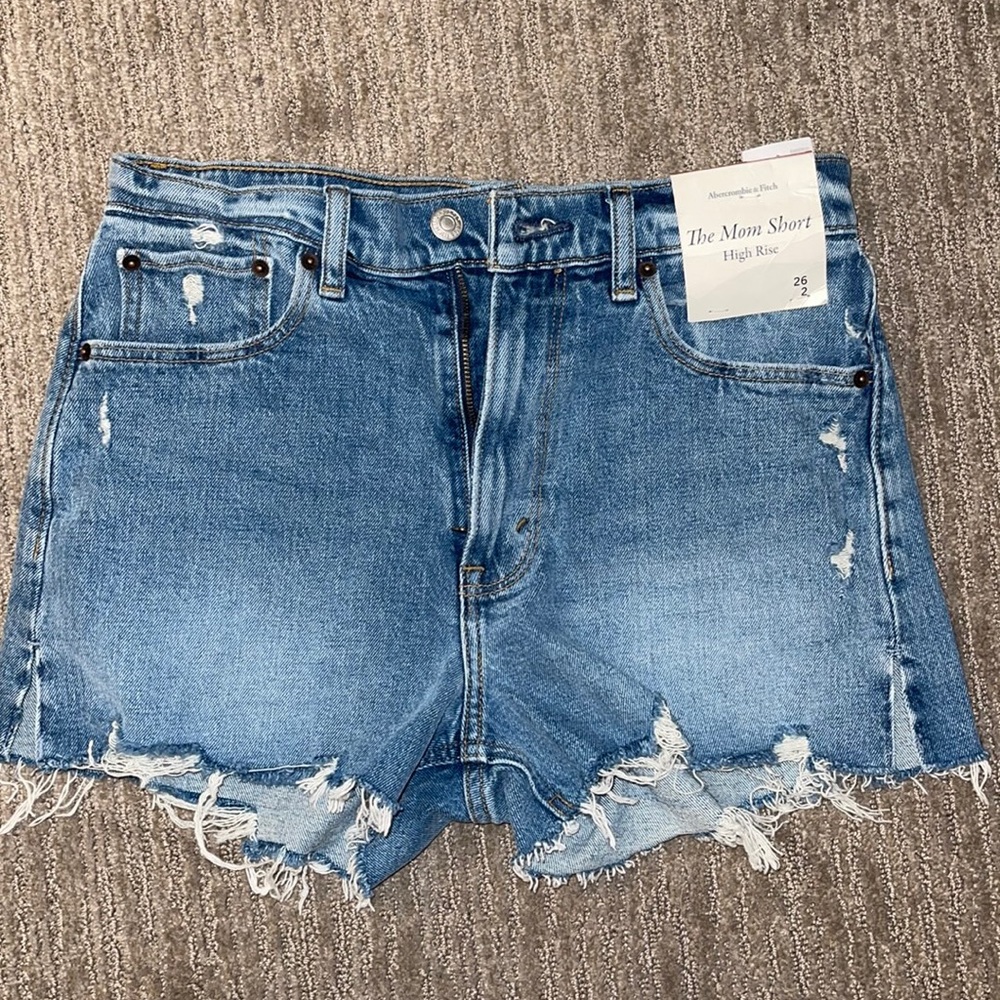 BNWT Abercrombie High Rise Mom Short